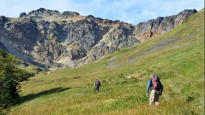 La caminata de 3 horas que lleva a una laguna color turquesa en el fin del mundo La caminata de 3 horas que lleva a una laguna color turquesa en el fin del mundo
