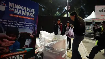 "Ningún pibe con hambre": juntaron 4 toneladas de alimentos en los recitales de Lali "Ningún pibe con hambre": juntaron 4 toneladas de alimentos en los recitales de Lali