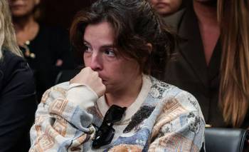Declaró Dalma, se abrazó a Gianina y lanzó: "Quieren culparlo por su propia muerte" | Juicio maradona