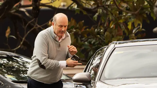 Sturzenegger tampoco confía en su Gobierno e invierte afuera | Javier milei 