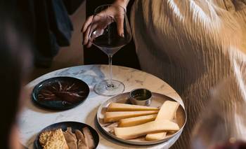 De las tapas al postre premium: el nuevo restaurante que trae el verdadero ritual del vino | Gastronomía