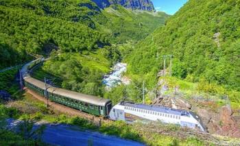 Así es el tren que navega por los antiguos glaciares de Noruega | Turismo