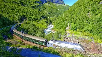 Así es el tren que navega por los antiguos glaciares de Noruega Así es el tren que navega por los antiguos glaciares de Noruega