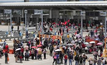 A 48 horas del mundial, docentes llevan sus protestas a las puertas del Estadio Azteca | México