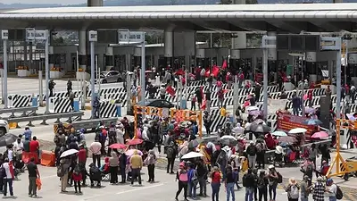A 48 horas del mundial, docentes llevan sus protestas a las puertas del Estadio Azteca A 48 horas del mundial, docentes llevan sus protestas a las puertas del Estadio Azteca