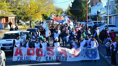 Docentes de Santa Cruz solo recibieron excusas de Vidal y llamaron a un paro de 72 horas: "Nos vamos como vinimos" Docentes de Santa Cruz solo recibieron excusas de Vidal y llamaron a un paro de 72 horas: "Nos vamos como vinimos"