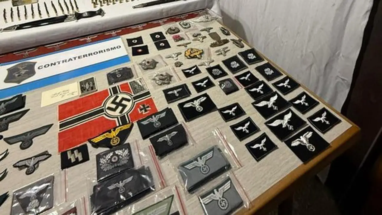 Gerli: vendía uniformes por redes sociales y terminó detenido por tener una colección nazi en su casa