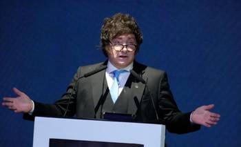 Crece la desaprobación al gobierno de Milei y la preocupación por la falta de trabajo | Encuesta de la universidad de san andrés