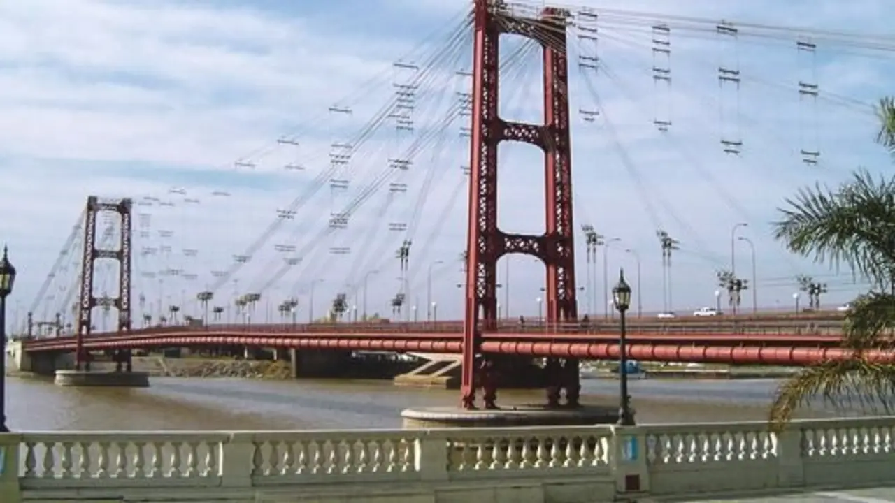 El puente colgante argentino que se convirtió en un ícono y tiene una historia increíble