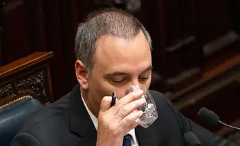 El Gobierno sigue sin responder por qué tiene custodia Adorni ni para qué la usa | La libertad avanza