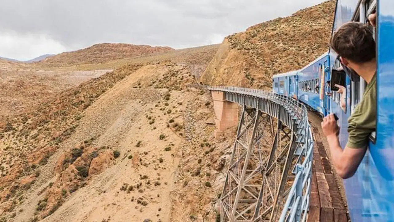 Cómo es el viaje en uno de los trenes más impresionantes de Sudamérica que está en Argentina