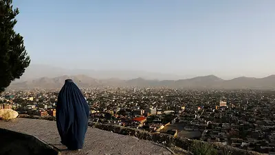 Los talibanes detienen a 30 mujeres por infringir las normas sobre el hiyab en Afganistán, según la ONU Los talibanes detienen a 30 mujeres por infringir las normas sobre el hiyab en Afganistán, según la ONU