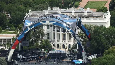 La gran temporada deportiva de Trump comienza con combates de la UFC en el jardín de la Casa Blanca La gran temporada deportiva de Trump comienza con combates de la UFC en el jardín de la Casa Blanca