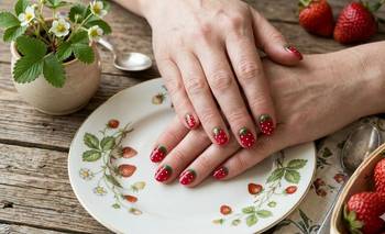 Strawberry Nails: así son las uñas en tendencia para este 2026 | Moda