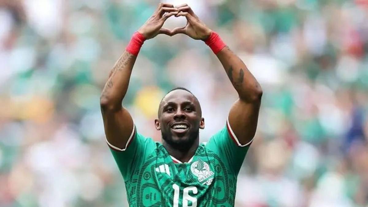 Quién es Julián Quiñones, el crack de México que escapó de la guerrilla y marcó 17 goles en un partido