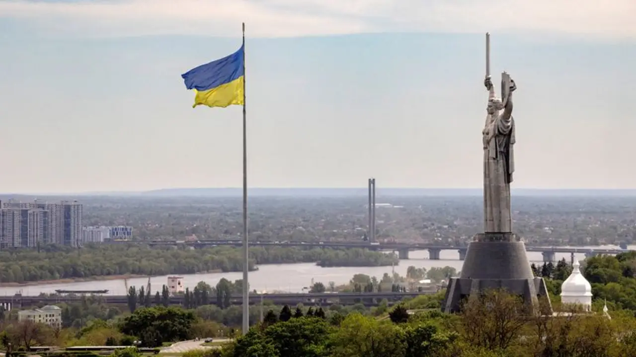 Enviados de la UE dan luz verde a primera fase de negociaciones de adhesión de Ucrania y Moldavia