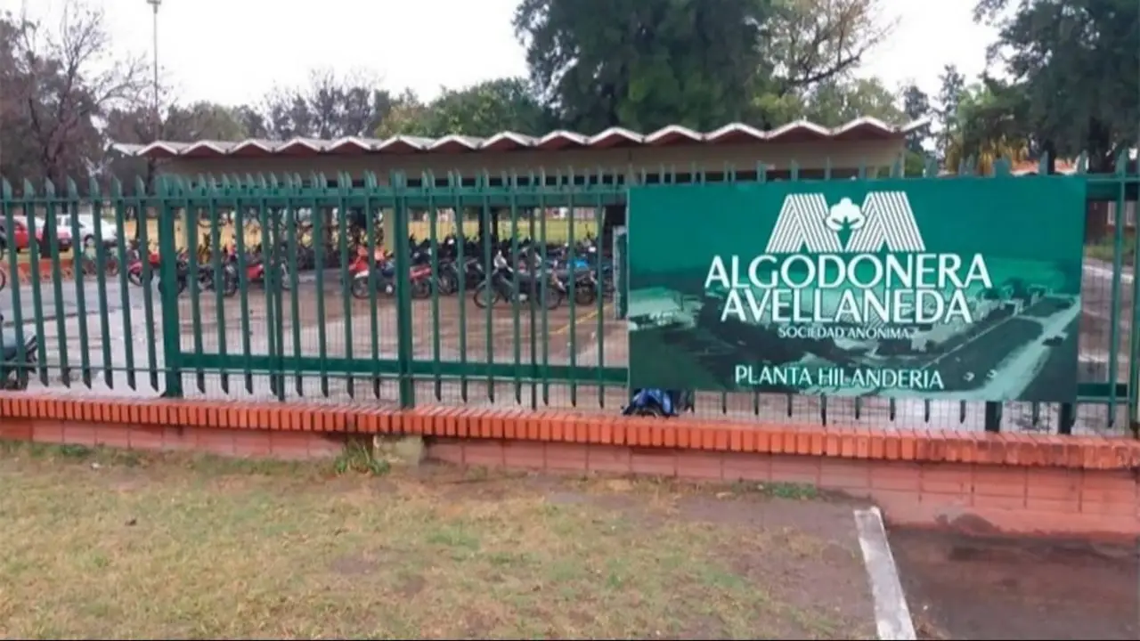 Tras ocho meses sin cobrar, trabajadores de Algodonera Avellaneda exponen la crisis industrial en Santa Fe