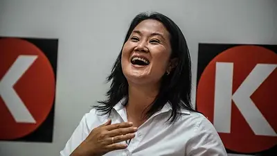 Fujimori mantiene una ventaja pírrica sobre Sánchez en la segunda vuelta en Perú Fujimori mantiene una ventaja pírrica sobre Sánchez en la segunda vuelta en Perú