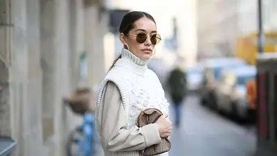 Look con camisa y chaleco. Look con camisa y chaleco.