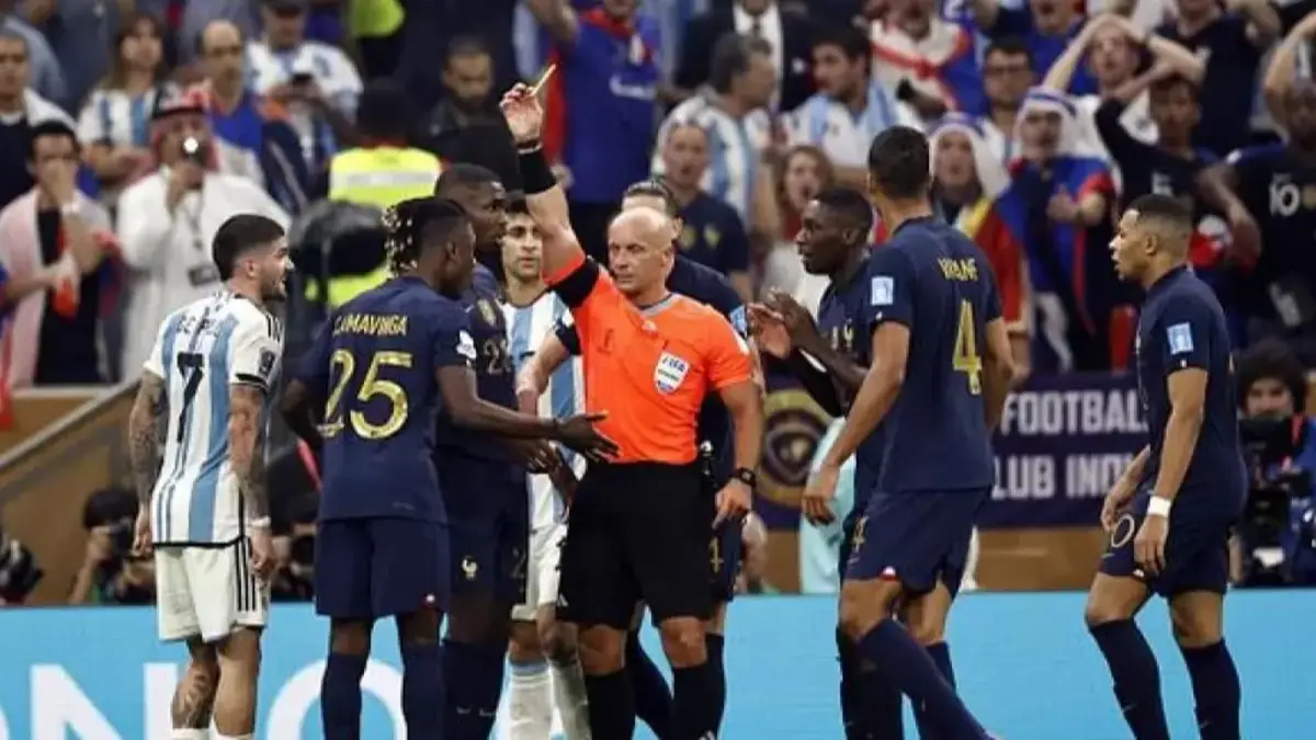 Marciniak dirigirá Argentina vs. Argelia en el Mundial: final de Qatar y un penal polémico anulado a Julián Álvarez