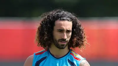 Cucurella espera que la camiseta del pijama de su mujer le sirva de amuleto de la suerte en el Mundial Cucurella espera que la camiseta del pijama de su mujer le sirva de amuleto de la suerte en el Mundial