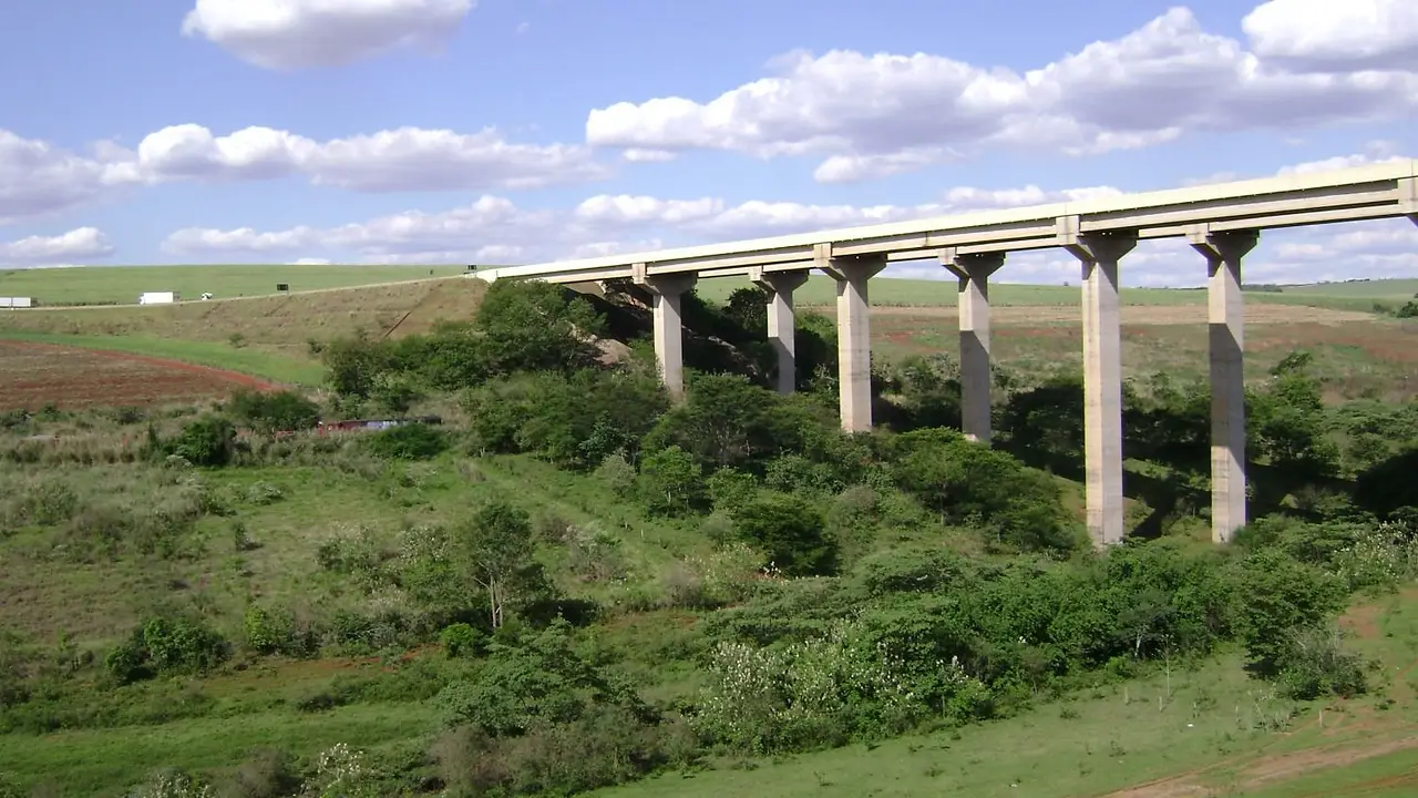 Una joven murió tras ser lanzada sin soga al hacer bungee jumping en Brasil