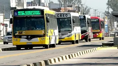 En medio del ajuste de Pullaro, el peronismo presentó un proyecto para congelar el boleto de colectivo En medio del ajuste de Pullaro, el peronismo presentó un proyecto para congelar el boleto de colectivo