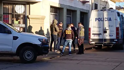 Frustran un millonario golpe comando: detuvieron a 12 personas que cavaban un boquete para robar un Banco Provincia Frustran un millonario golpe comando: detuvieron a 12 personas que cavaban un boquete para robar un Banco Provincia