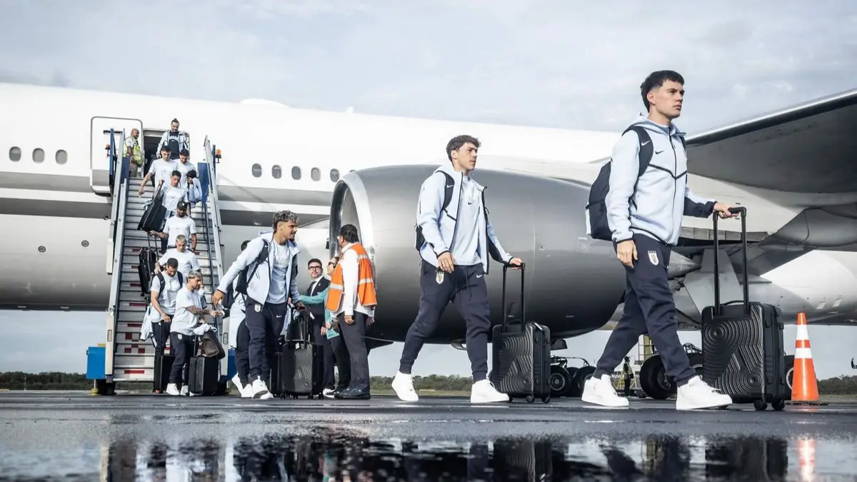 Otro escándalo con la Selección de Uruguay que dirige Marcelo Bielsa: tuvo problemas para viajar al Mundial