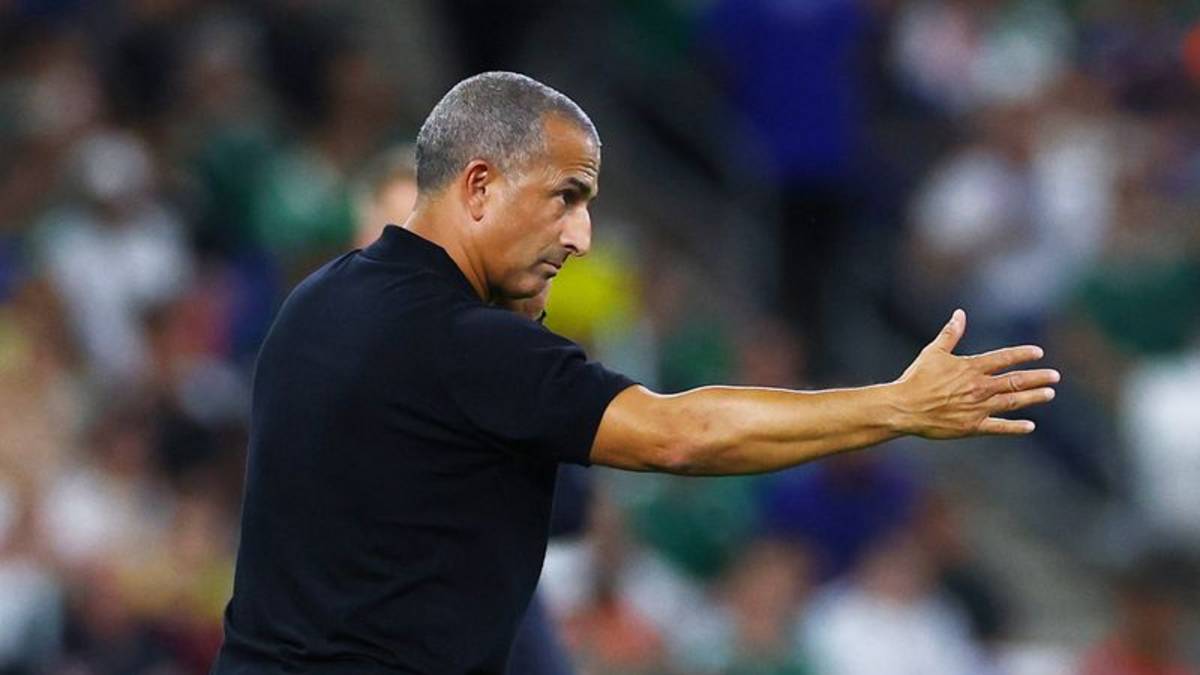 Lamouchi dice que Túnez debe corregir sus errores tras la goleada ante Suecia