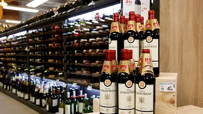 Trump amenaza a Francia con un arancel al vino si no retira el impuesto digital, según el NY Post Trump amenaza a Francia con un arancel al vino si no retira el impuesto digital, según el NY Post
