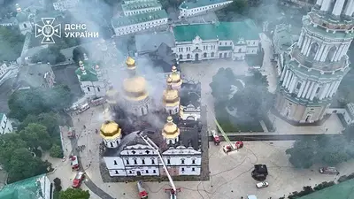 Francia condena el ataque ruso contra un monasterio de Kiev y lo compara con bombardear Notre-Dame Francia condena el ataque ruso contra un monasterio de Kiev y lo compara con bombardear Notre-Dame