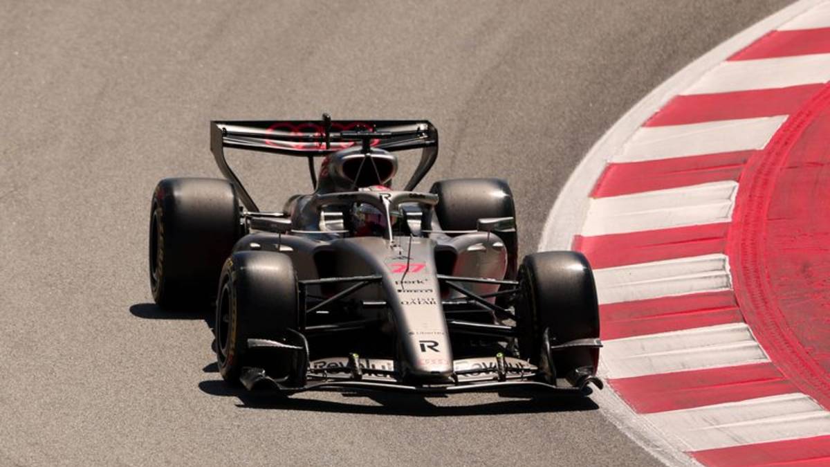 Audi achaca el abandono de Hulkenberg en Barcelona a la grava lanzada por el auto de Lawson