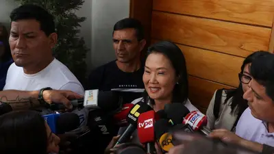 Fujimori amplía su estrecha ventaja en Perú mientras Sánchez y sus seguidores llaman a defender el voto Fujimori amplía su estrecha ventaja en Perú mientras Sánchez y sus seguidores llaman a defender el voto