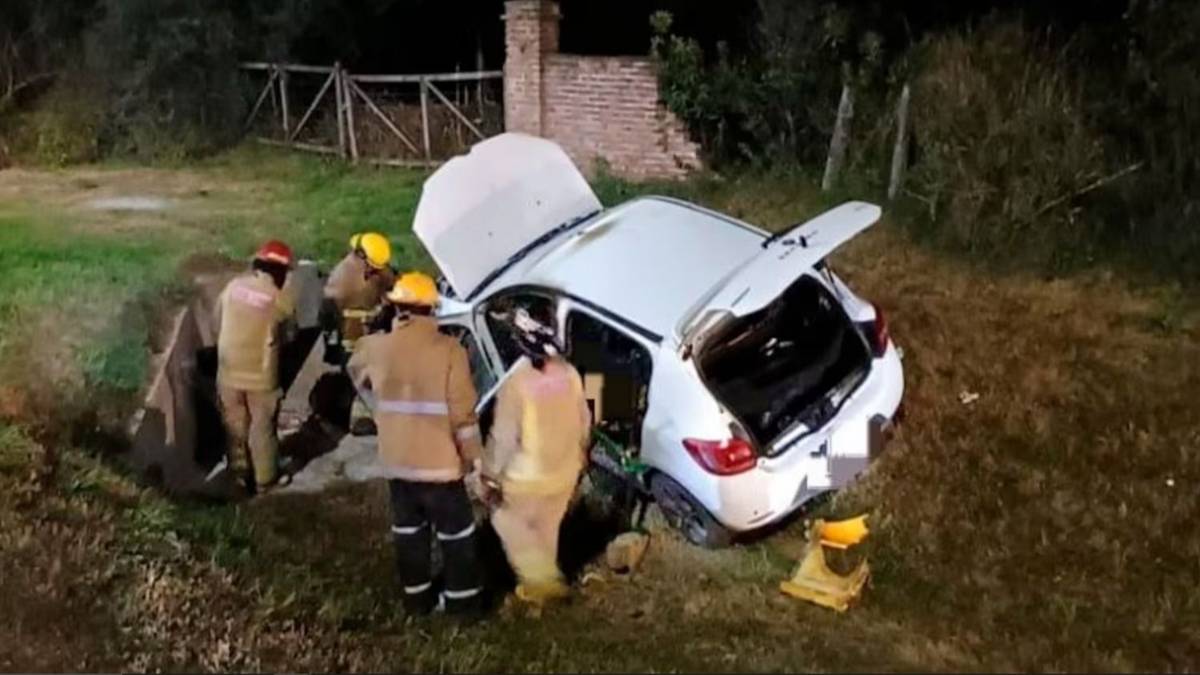 Cargaban el celular en el auto, explotó y chocaron: una mujer sufrió graves quemaduras