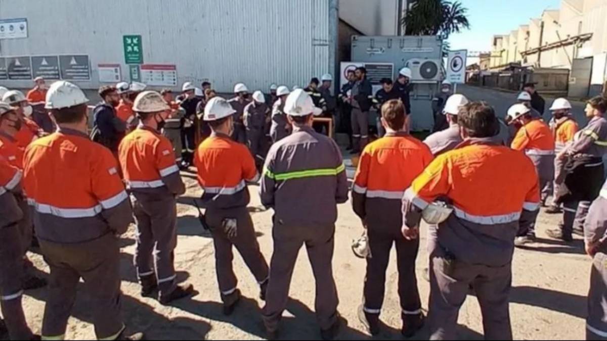 Crisis en Santa Fe: Acindar paraliza su producción, suspende a 200 operarios y crecen las críticas a Pullaro