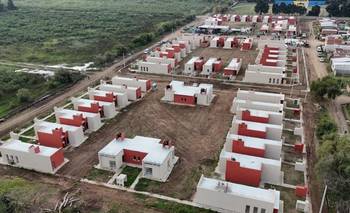 "Nosotros seguimos garantizando derechos": Kicillof entregó casas en San Pedro | Obra pública