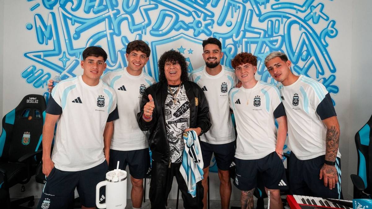 Furor por La Mona Jiménez que hizo vibrar a la Selección Argentina horas antes de su debut: "Increíble"