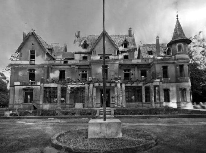 Parece un castillo de Escocia, pero queda en Buenos Aires: el lugar que esconde historias de fantasmas y asesinatos