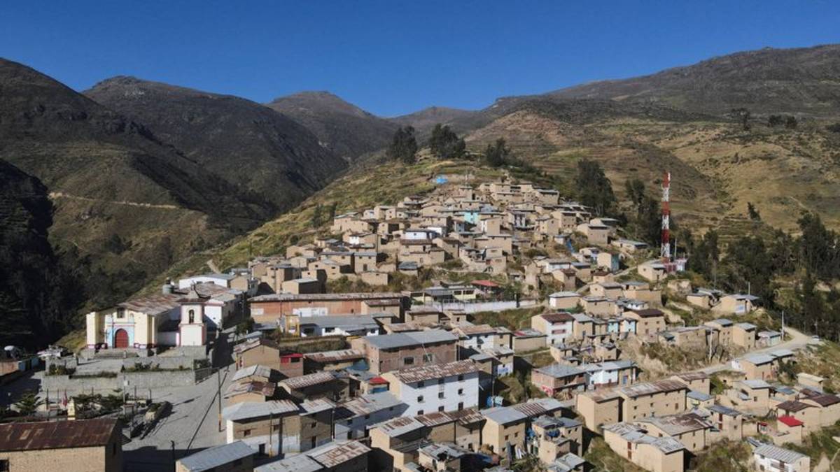 Empate perfecto en distrito andino muestra la persistente fractura política de Perú