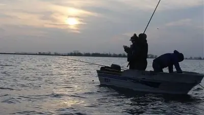 Desesperada búsqueda de cinco pescadores en el Río de la Plata: no saben de ellos desde hace varios días Desesperada búsqueda de cinco pescadores en el Río de la Plata: no saben de ellos desde hace varios días