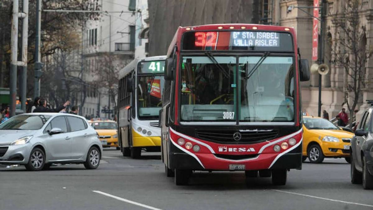 Posible paro de colectivos: reunión clave entre la UTA y el Gobierno en medio de reclamos de choferes