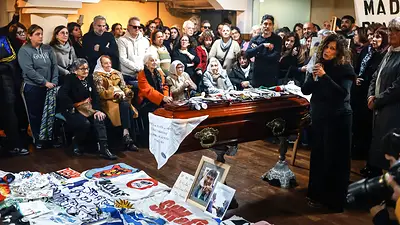 Terminó el último adiós a Taty Almeida: sus restos serán alojados en Chacarita Terminó el último adiós a Taty Almeida: sus restos serán alojados en Chacarita