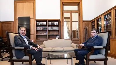 Santilli recibió a tres gobernadores para avanzar con la reforma electoral de Milei Santilli recibió a tres gobernadores para avanzar con la reforma electoral de Milei