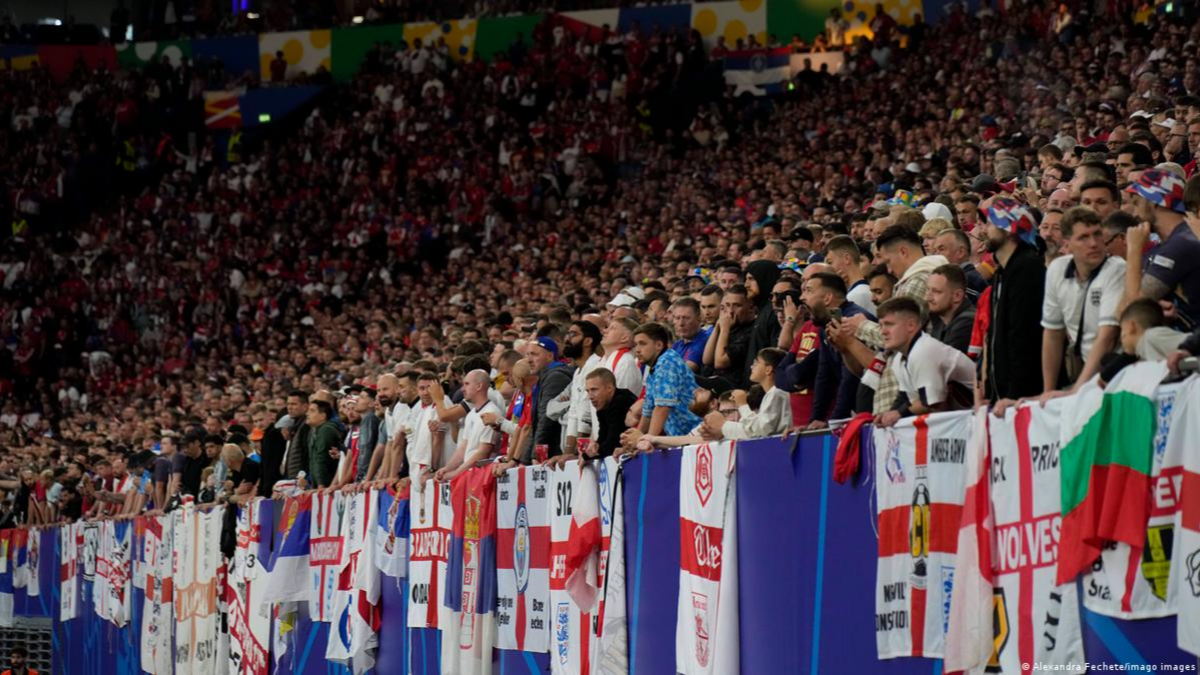 Un mundial con prohibiciones: FIFA no le permitirá llevar banderas a los hinchas ingleses