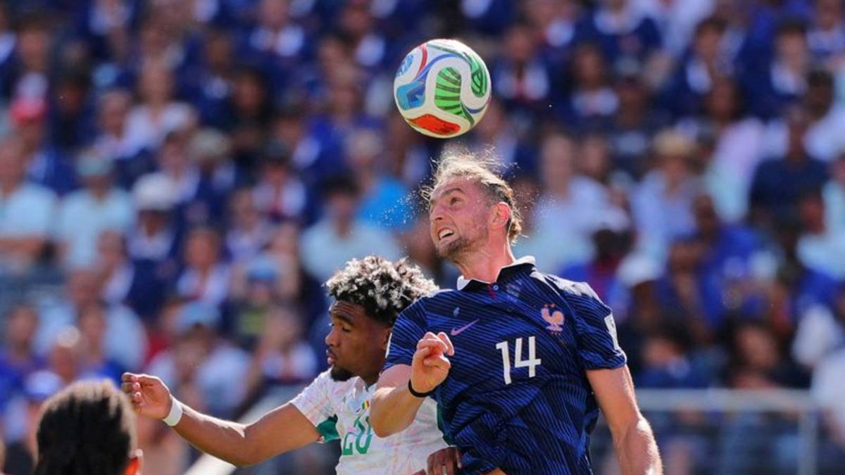 El mediocampista francés Rabiot se une a Vinícius en sus críticas al campo de Nueva York