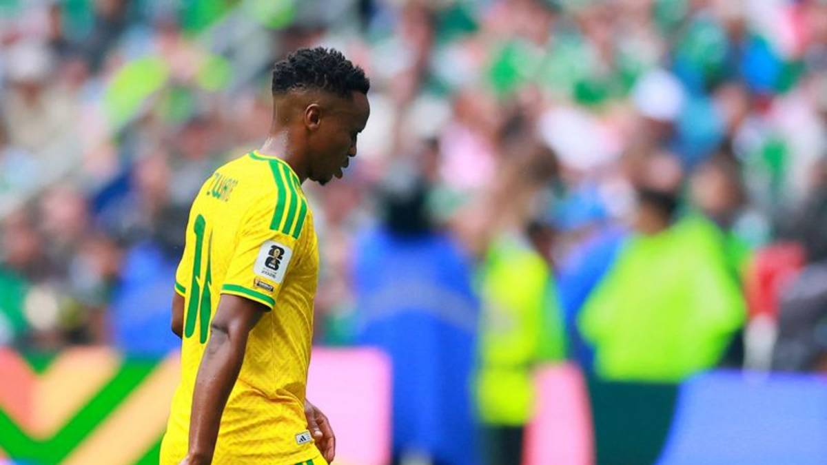 Mediocampista sudafricano Zwane, sancionado con tres partidos para el Mundial
