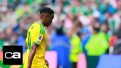 Mediocampista sudafricano Zwane, sancionado con tres partidos para el Mundial Mediocampista sudafricano Zwane, sancionado con tres partidos para el Mundial