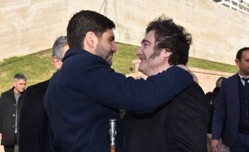 Mientras crece la presión por Adorni, Pullaro celebró la visita de Milei | Día de la bandera
