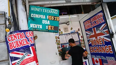 Peso mexicano cae por tono restrictivo Fed, bolsa extiende racha positiva Peso mexicano cae por tono restrictivo Fed, bolsa extiende racha positiva